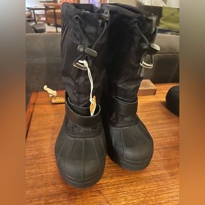 NWT Columbia Powderbug Forty Kids Snowboots